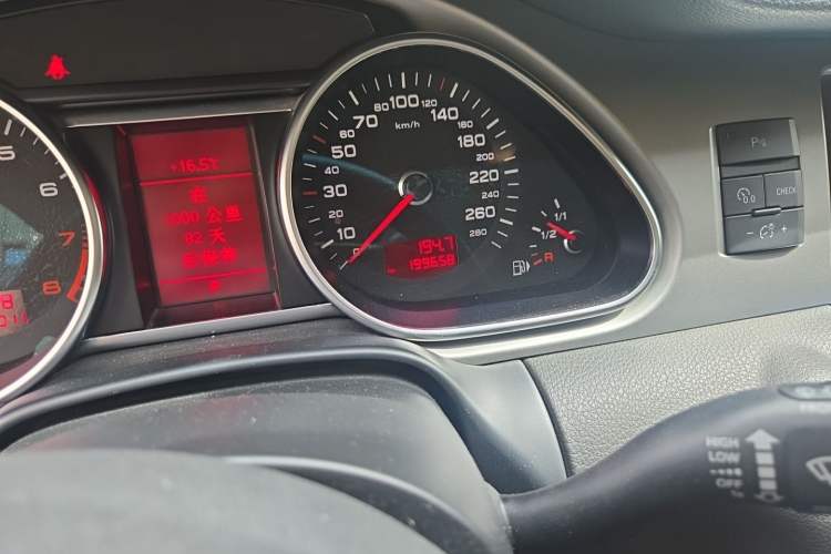 Used Audi Q7 2010 3.6 FSI quattro Comfort Edition Odometer Close Up