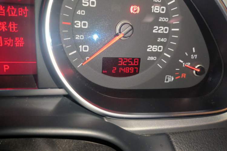 Used Audi Q7 2010 3.6 FSI Technology Sport Collector's Edition Odometer Close Up