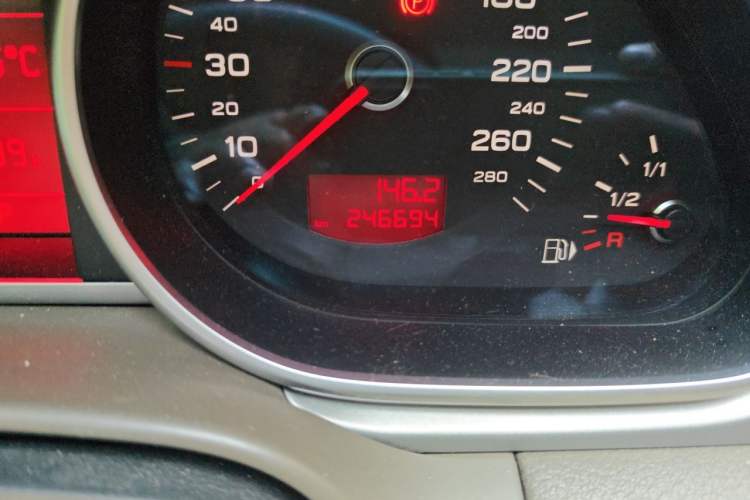 Used Audi Q7 2010 3.6 FSI Technology Off-Road Collector's Edition Odometer Close Up