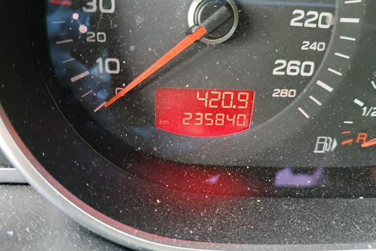 Used Audi Q7 2010 3.6 FSI quattro Technology model Odometer Close Up