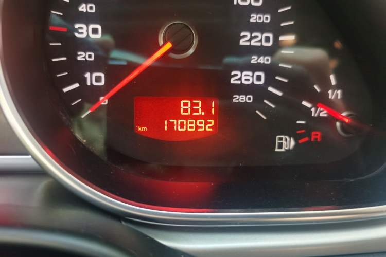 Used Audi Q7 2010 3.6 FSI quattro Luxury Model Odometer Close Up
