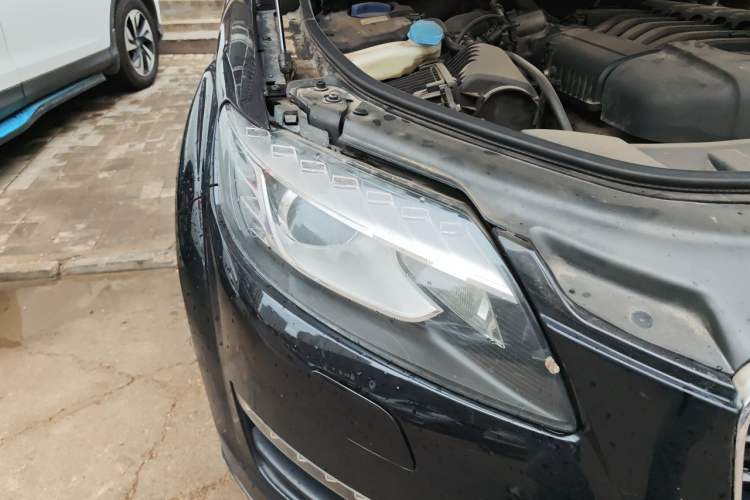 Used Audi Q7 2010 3.6 FSI quattro base version Right Front Headlight