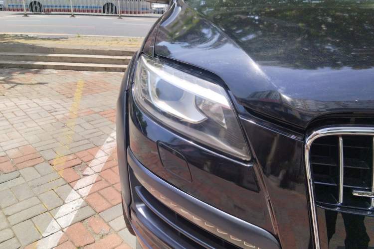 Used Audi Q7 2010 3.6 FSI Comfort Off-road Collector's Edition Right Front Headlight