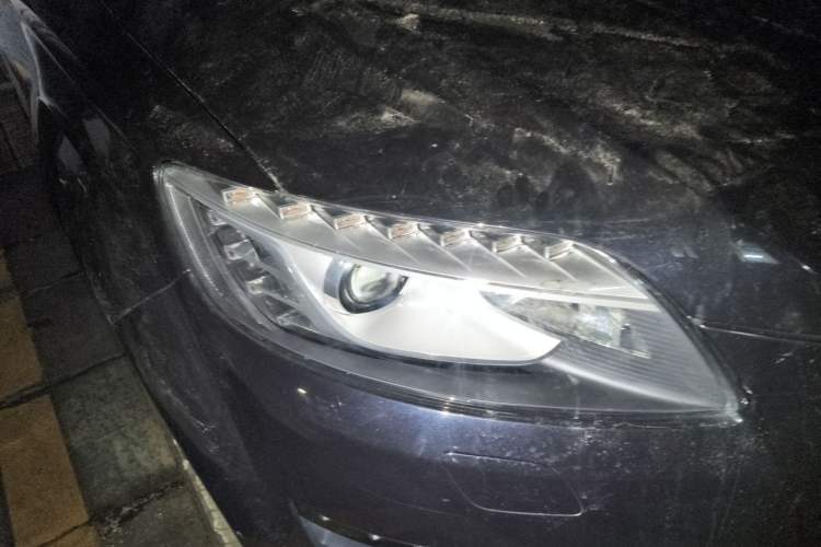 Used Audi Q7 2010 3.6 FSI quattro base version Right Front Headlight