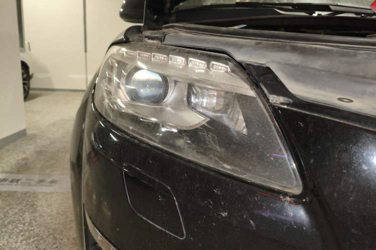 Used Audi Q7 2010 3.6 FSI quattro base version Right Front Headlight
