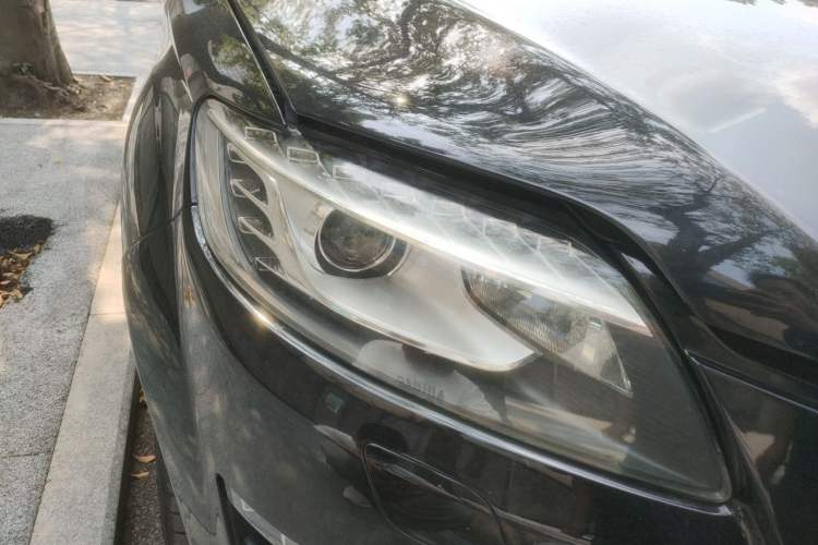 Used Audi Q7 2010 3.6 FSI quattro Technology model Right Front Headlight