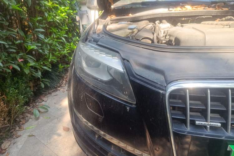 Used Audi Q7 2010 3.6 FSI quattro base version Right Front Headlight