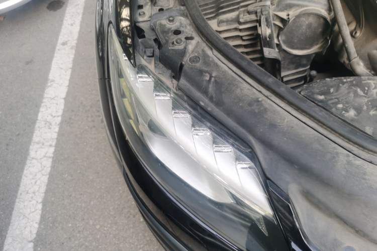 Used Audi Q7 2010 3.6 FSI quattro Luxury Model Right Front Headlight