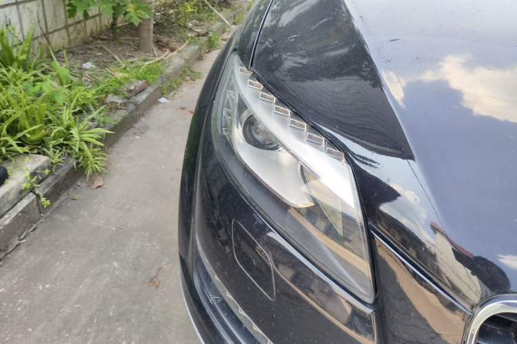 Used Audi Q7 2010 3.6 FSI quattro base version Right Front Headlight