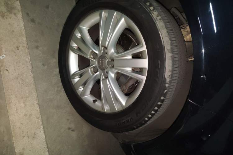 Used Audi Q7 2010 3.6 FSI quattro Comfort Edition Right Front Wheel Hub