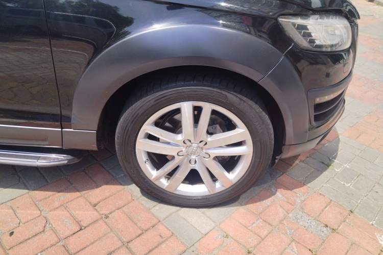 Used Audi Q7 2010 3.6 FSI Comfort Off-road Collector's Edition Right Front Wheel Hub