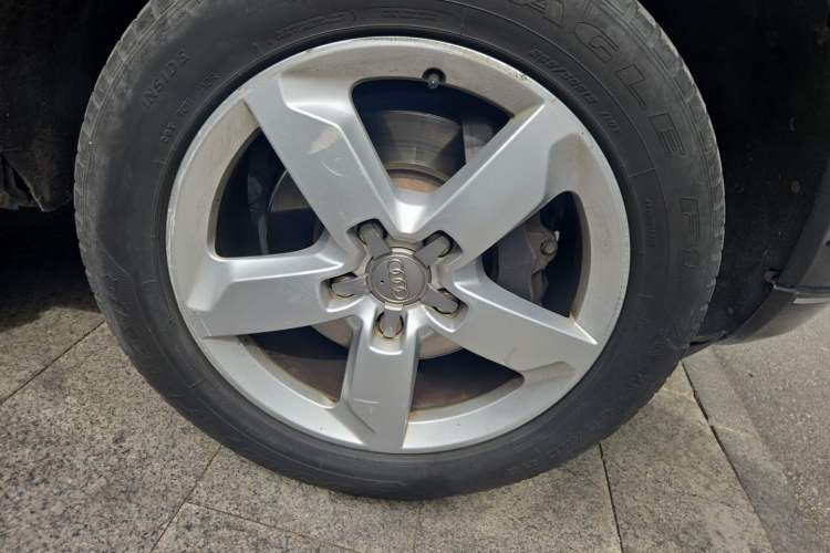 Used Audi Q7 2010 3.6 FSI quattro Comfort Edition Right Front Wheel Hub