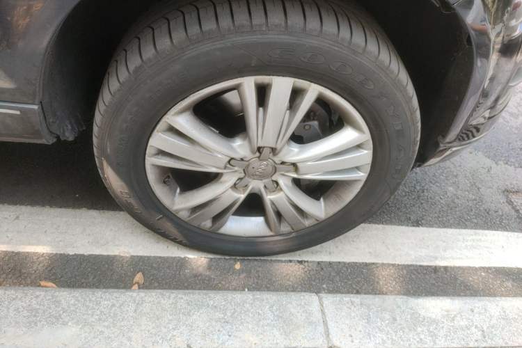 Used Audi Q7 2010 3.6 FSI quattro Technology model Right Front Wheel Hub