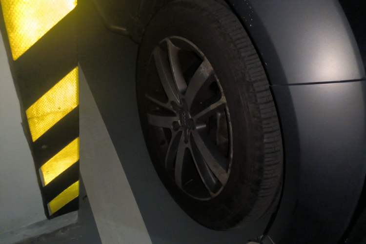 Used Audi Q7 2010 3.6 FSI Technology Sport Collector's Edition Right Front Wheel Hub