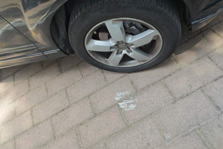 Used Audi Q7 2010 3.6 FSI Technology Off-Road Collector's Edition Right Front Wheel Hub