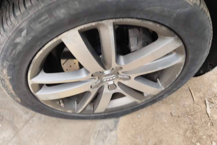 Used Audi Q7 2010 3.6 FSI quattro Luxury Model Right Front Wheel Hub