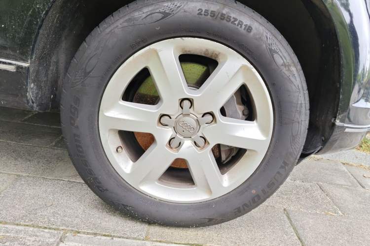 Used Audi Q7 2010 3.6 FSI quattro Technology model Right Front Wheel Hub