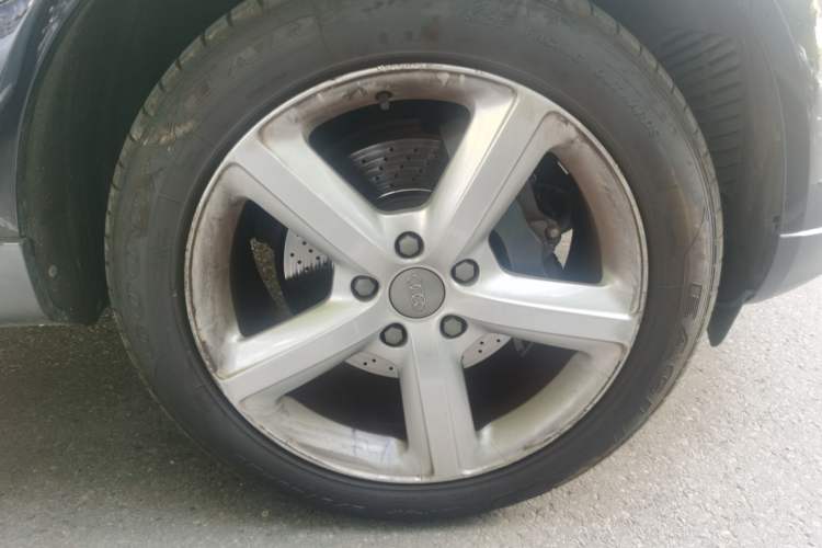 Used Audi Q7 2010 3.6 FSI quattro Luxury Model Right Front Wheel Hub