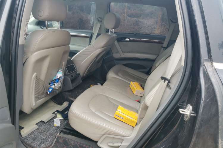 Used Audi Q7 2010 3.6 FSI quattro base version Right Rear Seat