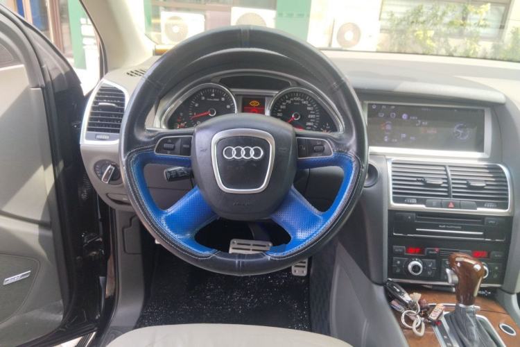 Used Audi Q7 2010 3.6 FSI Comfort Off-road Collector's Edition Steering Wheel