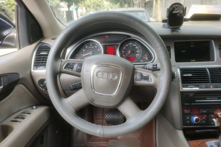 Used Audi Q7 2010 3.6 FSI quattro Technology model Steering Wheel