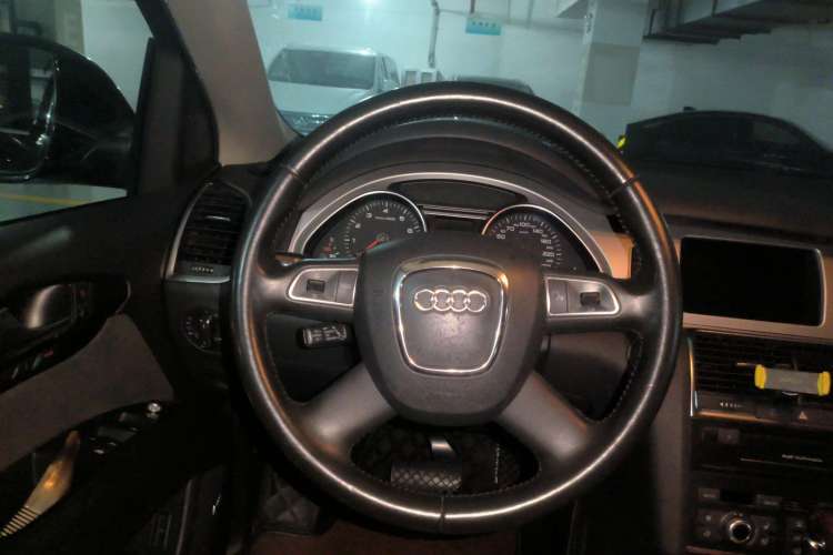 Used Audi Q7 2010 3.6 FSI Technology Sport Collector's Edition Steering Wheel