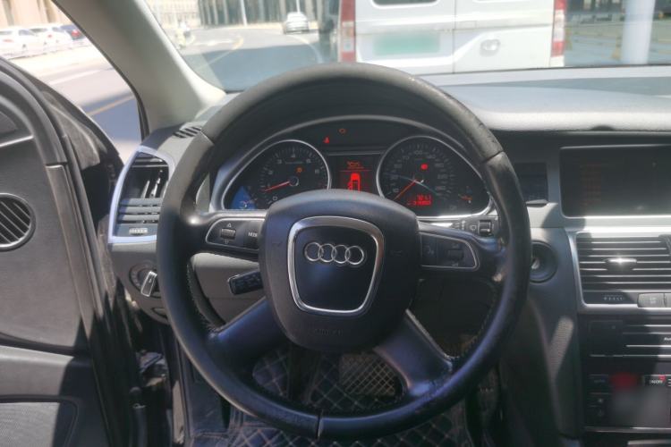 Used Audi Q7 2010 3.6 FSI Technology Off-Road Collector's Edition Steering Wheel