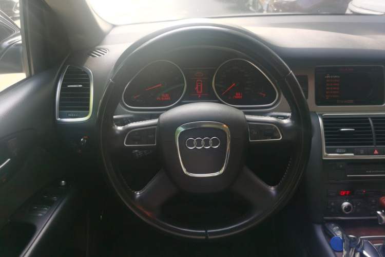 Used Audi Q7 2010 3.6 FSI quattro Luxury Model Steering Wheel