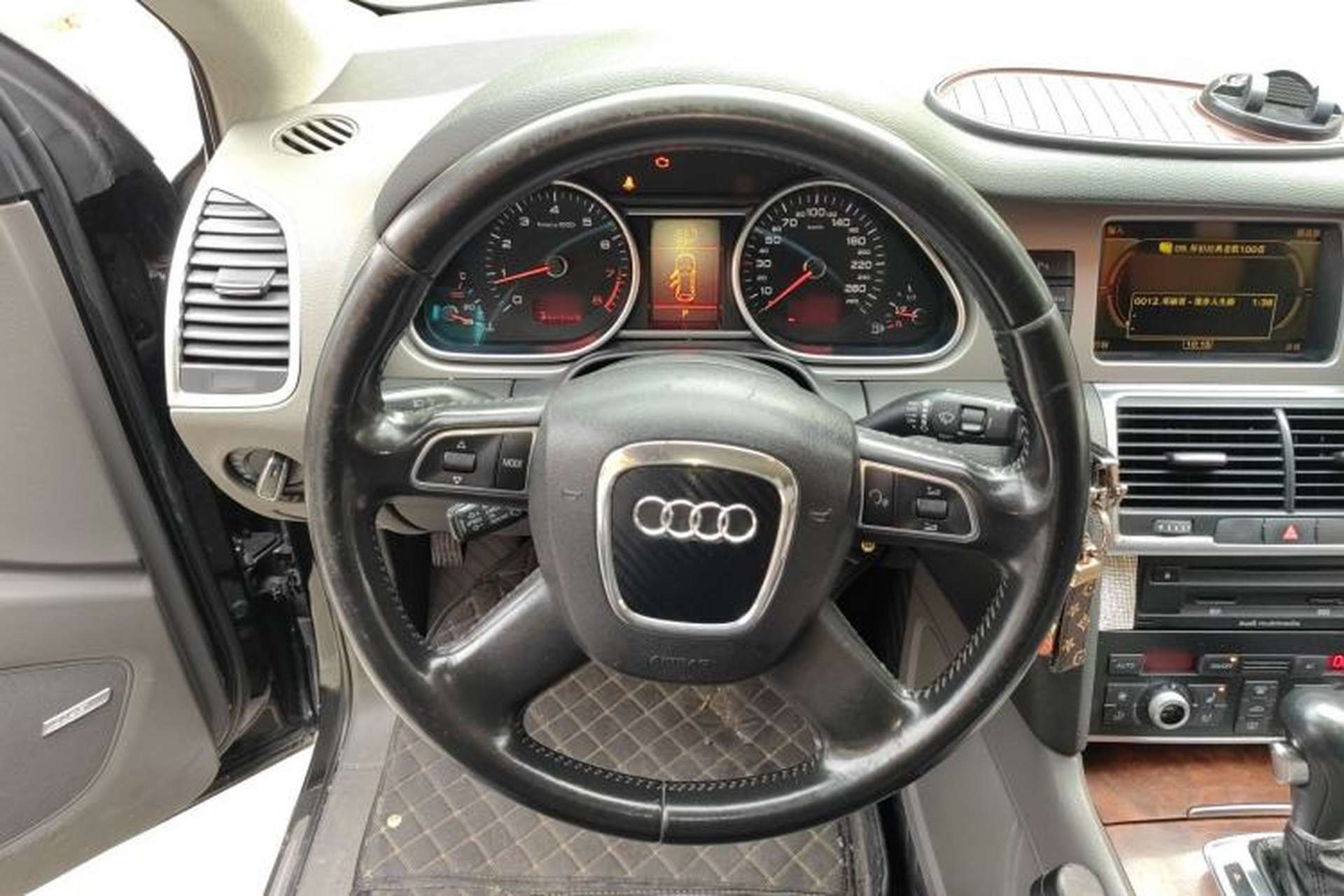 Used Audi Q7 2010 3.6 FSI quattro base version Steering Wheel