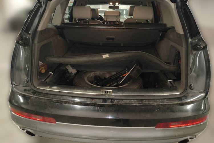 Used Audi Q7 2010 3.6 FSI quattro base version Trunk