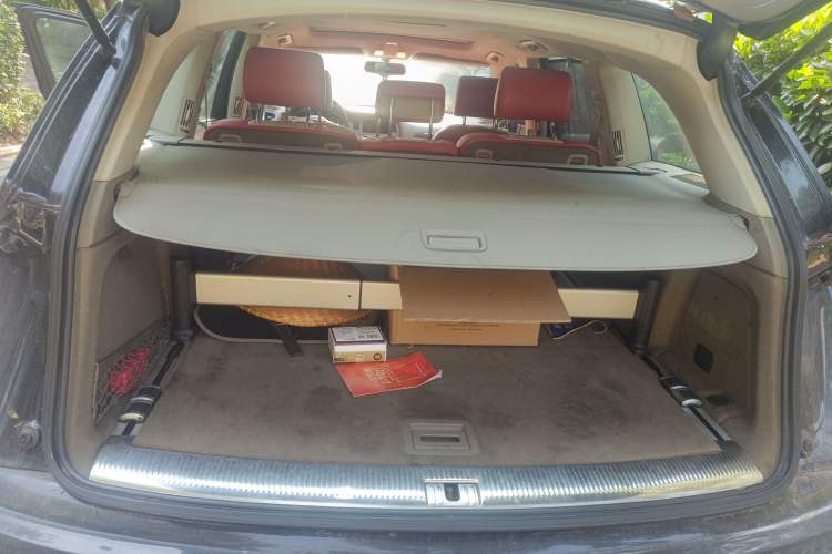 Used Audi Q7 2010 3.6 FSI quattro base version Trunk