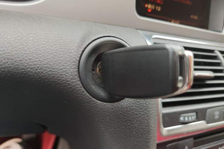 Used Audi Q7 2010 3.6 FSI quattro base version Vehicle Key