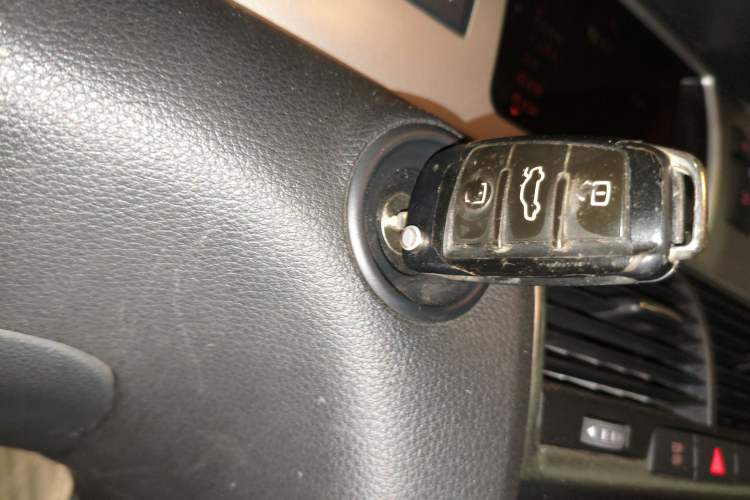 Used Audi Q7 2010 3.6 FSI quattro base version Vehicle Key