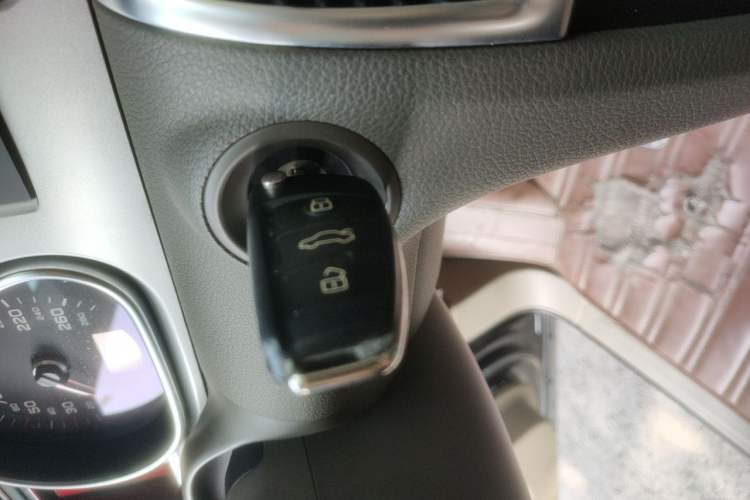 Used Audi Q7 2010 3.6 FSI quattro Technology model Vehicle Key