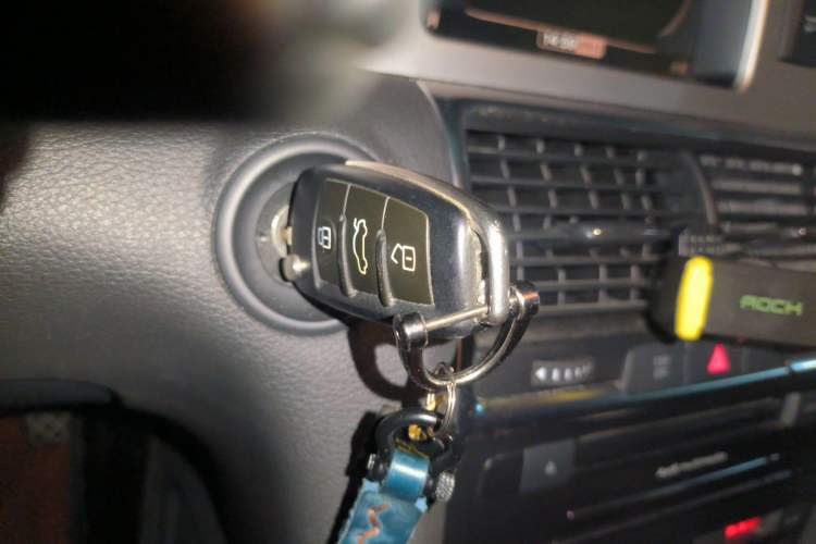 Used Audi Q7 2010 3.6 FSI Technology Sport Collector's Edition Vehicle Key