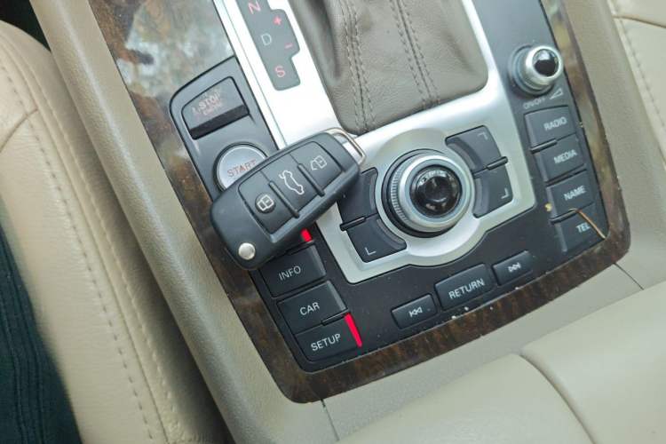 Used Audi Q7 2010 3.6 FSI Technology Off-Road Collector's Edition Vehicle Key