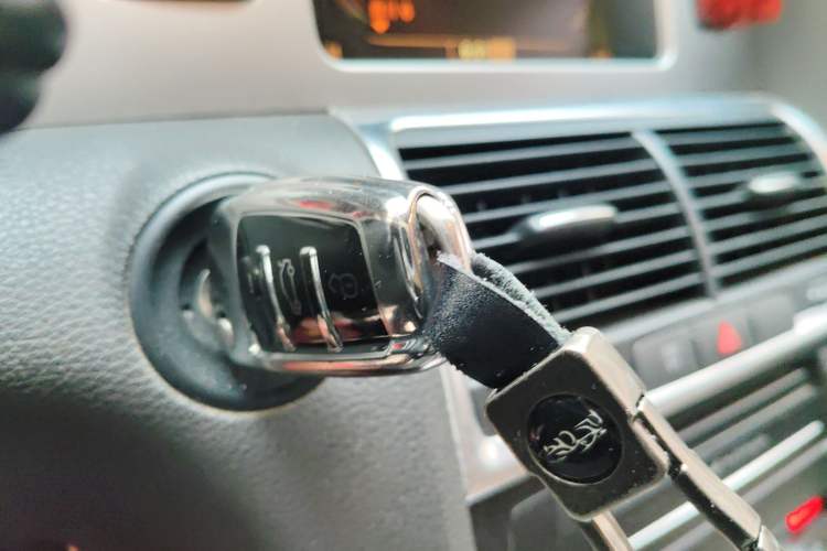 Used Audi Q7 2010 3.6 FSI quattro Luxury Model Vehicle Key