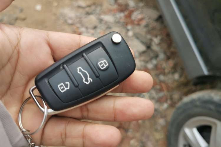Used Audi Q7 2010 3.6 FSI quattro base version Vehicle Key