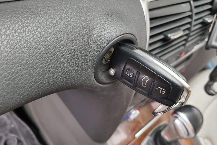 Used Audi Q7 2010 3.6 FSI quattro base version Vehicle Key