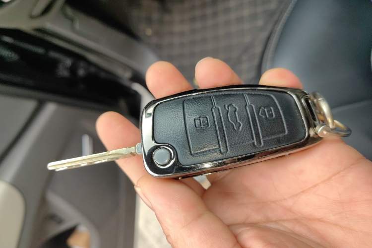 Used Audi Q7 2010 3.6 FSI quattro base version Vehicle Key