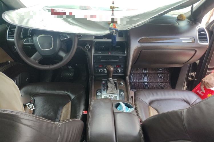 Used Audi Q7  Center Console