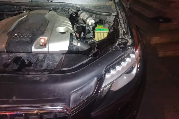 Used Audi Q7 2010 3.0 TDI quattro Prestige Edition Engine Bay Left