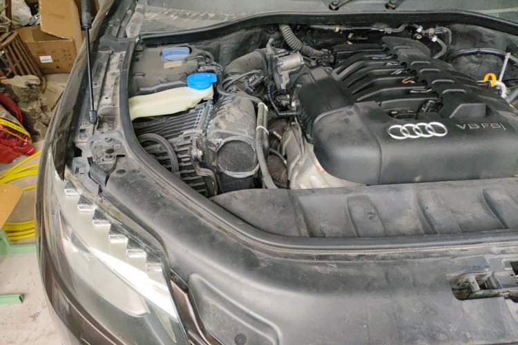 Used Audi Q7 2010 3.6 FSI quattro base version Engine Bay Right