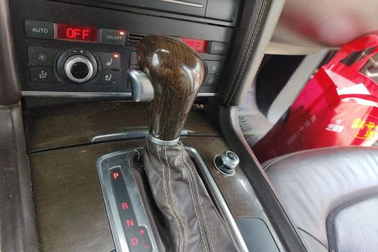 Used Audi Q7  Gear Lever
