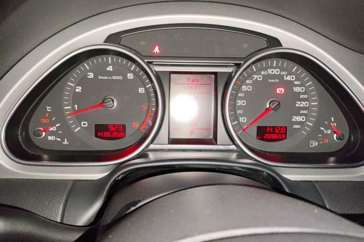 Used Audi Q7 2010 3.6 FSI quattro base version Instrument Cluster