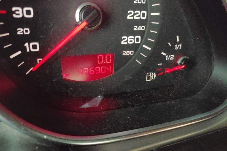 Used Audi Q7  Odometer Close Up