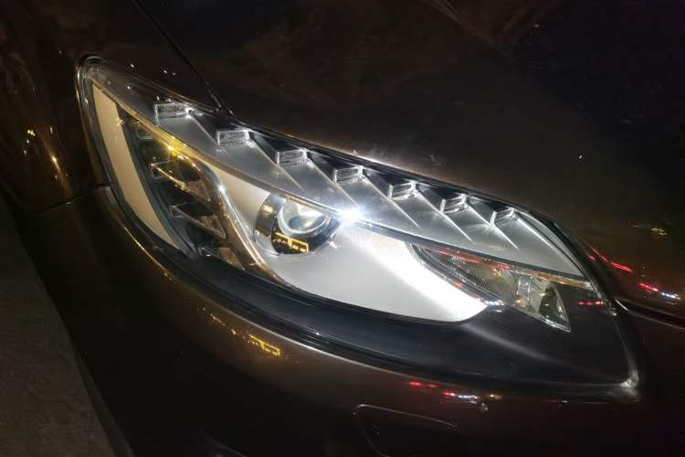 Used Audi Q7 2010 3.0 TDI quattro Prestige Edition Right Front Headlight