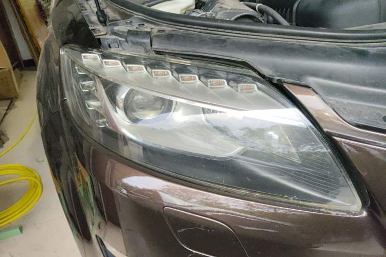 Used Audi Q7 2010 3.6 FSI quattro base version Right Front Headlight