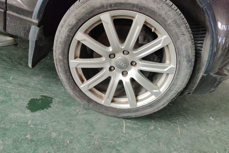 Used Audi Q7  Right Front Wheel Hub