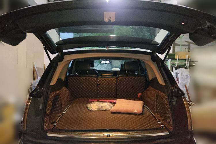 Used Audi Q7 2010 3.6 FSI quattro base version Trunk